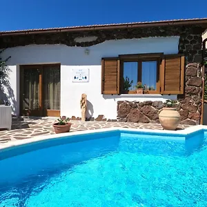 Bed & Breakfast Sari Affitta, La Caletta